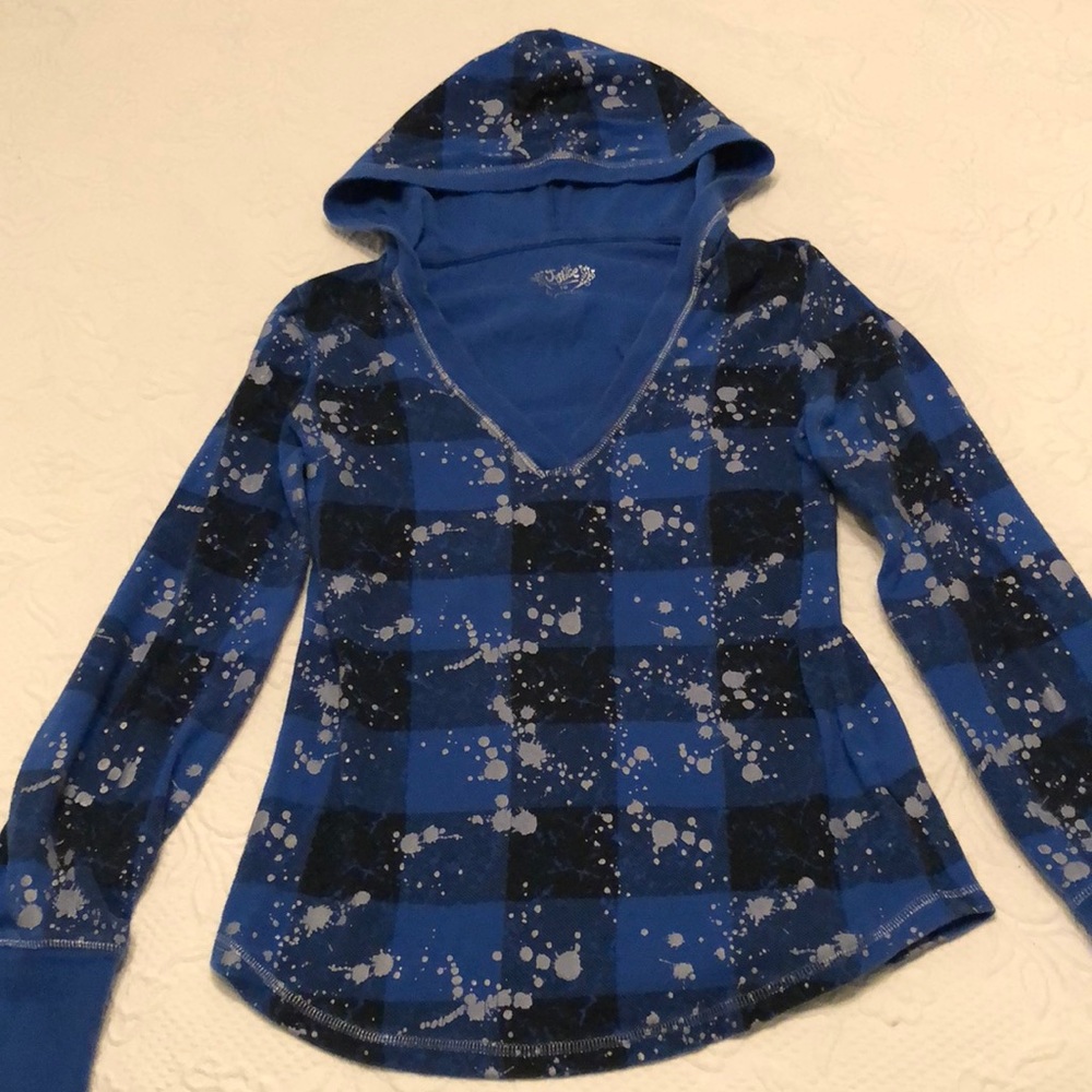 Hooded long sleeve shirt